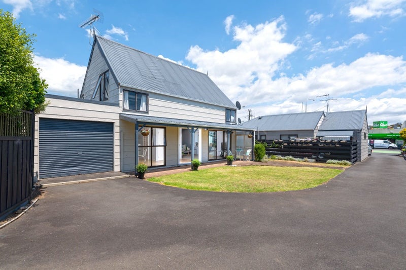 2/8 Shakespeare Road, Milford, Auckland - Carousel 2