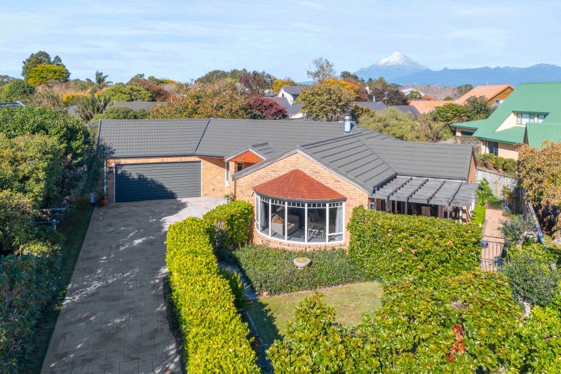 9 Taylor Place, Merrilands, New Plymouth - Carousel 2