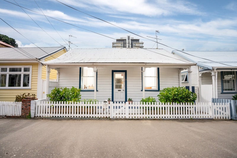 36 Aro Street, Aro Valley, Wellington - Carousel 1