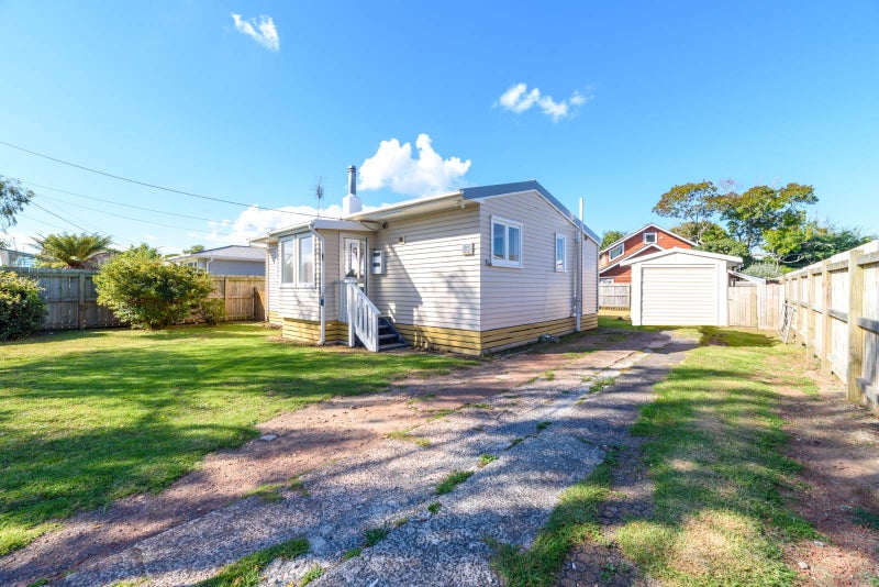 10 Ranui Station Road, Ranui, Auckland - Carousel 1