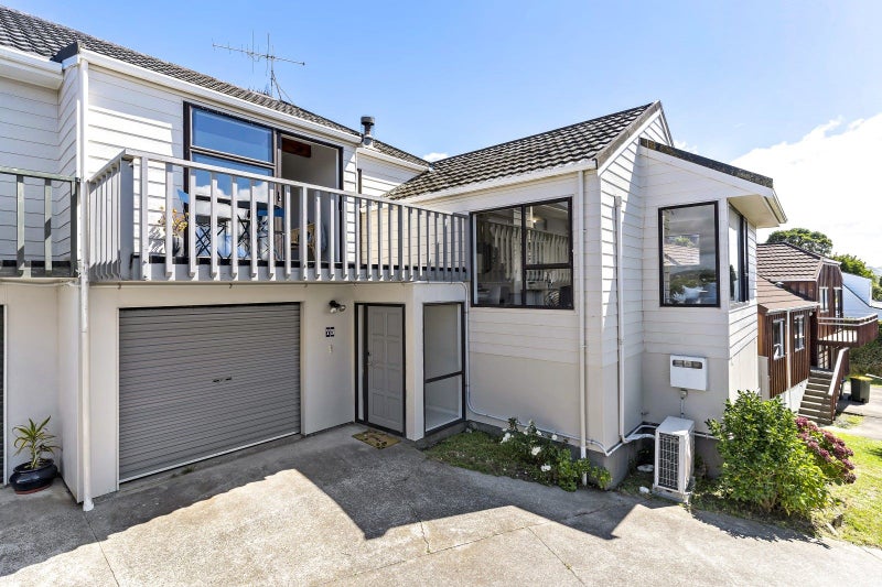 7B Tregony Place, Camborne, Porirua - Carousel 1
