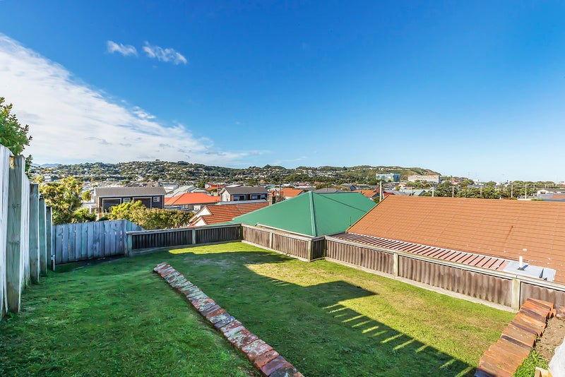 13 Caledonia Street, Miramar, Wellington - Carousel 14