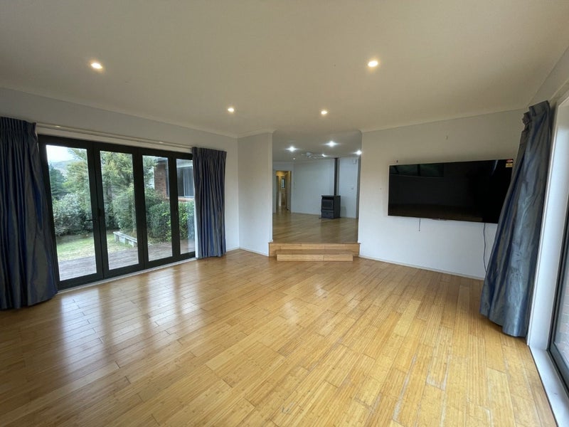 5 Catlins Glen, Aotea, Porirua - Carousel 2