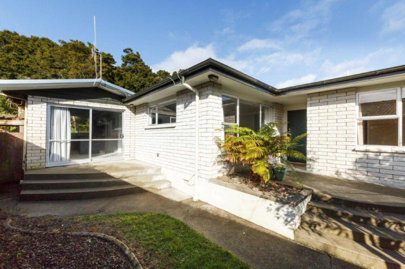 84 Buick Crescent, Awapuni, Palmerston North - Carousel 2