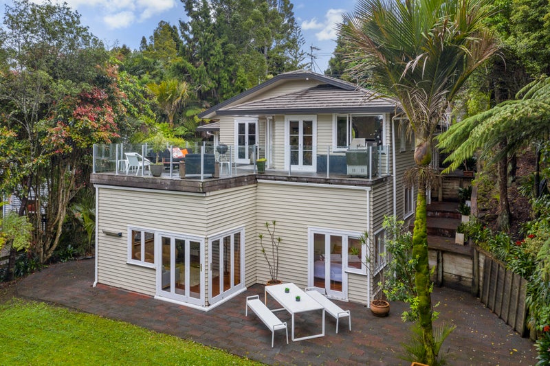 18 Hollywood Avenue, Titirangi, Auckland - Carousel 2