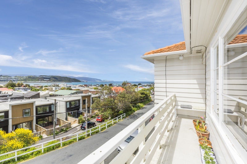168 Sutherland Road, Lyall Bay, Wellington - Carousel 2