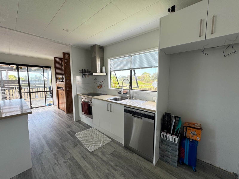 12 Bundena Place, Clendon Park, Auckland - Carousel 2