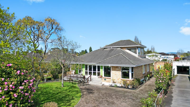 330 Cambridge Road, Hillcrest, Hamilton - Carousel 1