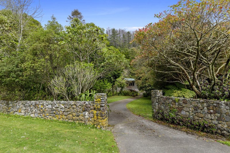 496 Stokes Valley Road, Stokes Valley, Lower Hutt - Carousel 2