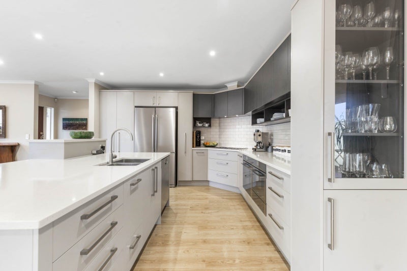 8 Strathconnan Court, Rototuna, Hamilton - Carousel 2