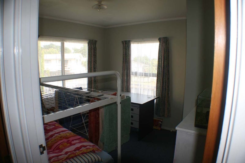 1 Louise Place, West Harbour, Auckland - Carousel 20