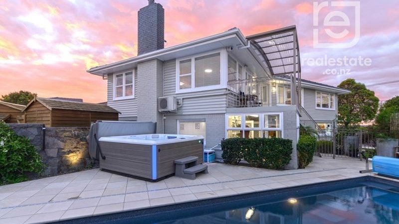 2 Armagh Road, Blockhouse Bay, Auckland - Carousel 1