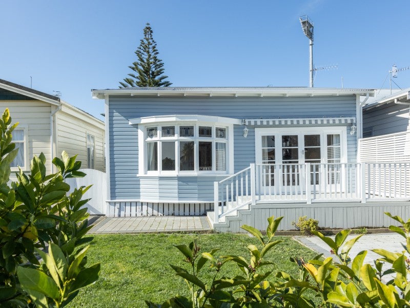 137 Vigor Brown Street, Napier South, Napier - Carousel 1