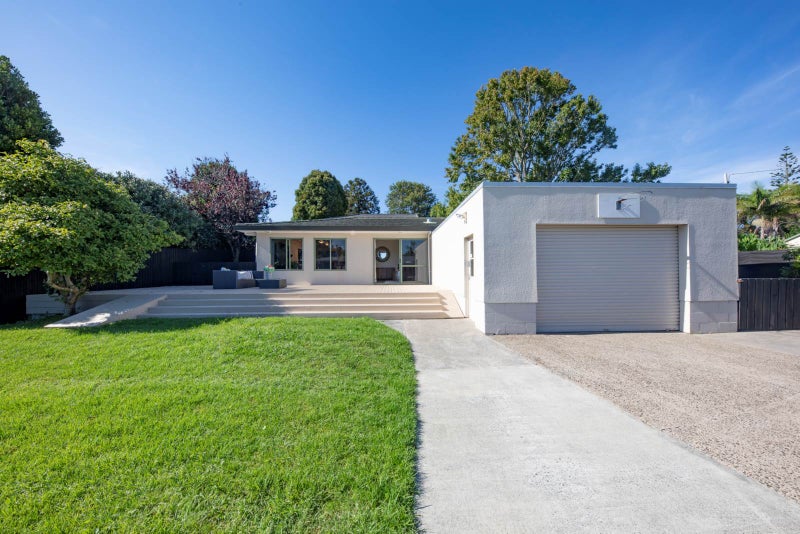 90A Godley Road, Green Bay, Auckland - Carousel 1
