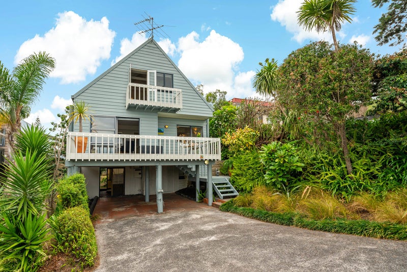1/6 Theodora Place, Mairangi Bay, Auckland - Carousel 1
