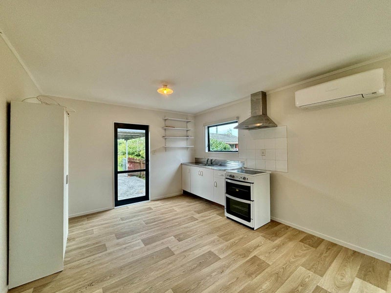 3 Shelly Bay Road, Beachlands, Auckland - Carousel 2