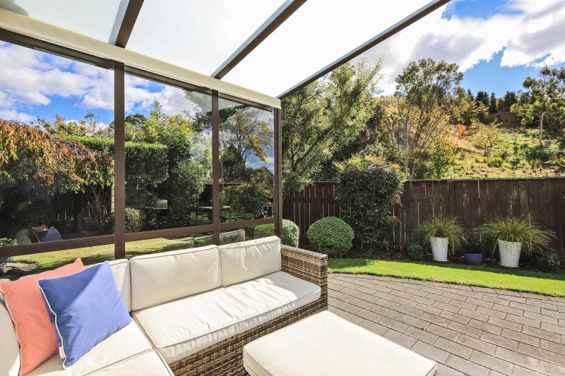 8 Webb Place, Taradale, Napier - Carousel 2