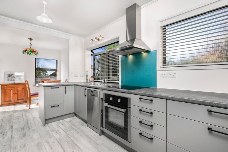 2/28 Pakira Avenue, Glendene, Auckland - Carousel 2