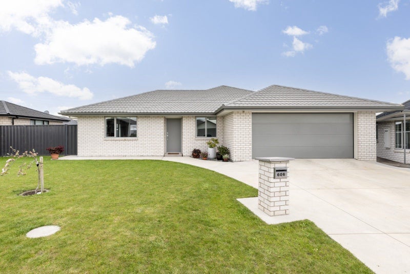 606 Lyndhurst Road, Frimley, Hastings - Carousel 1