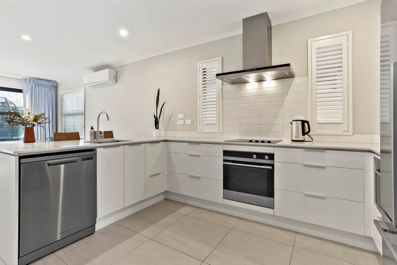 7 Richard Petterd Way, Swanson, Auckland - Carousel 2