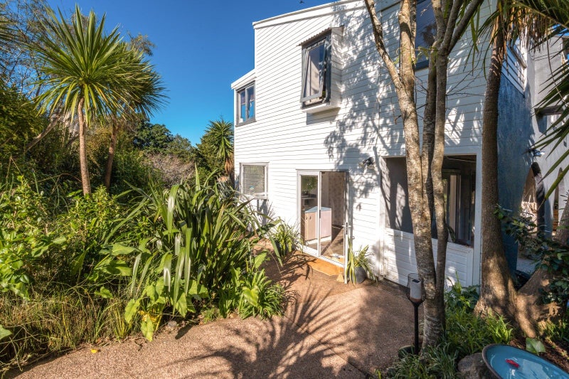 1 Ridge Road, Oneroa, Waiheke Island - Carousel 2