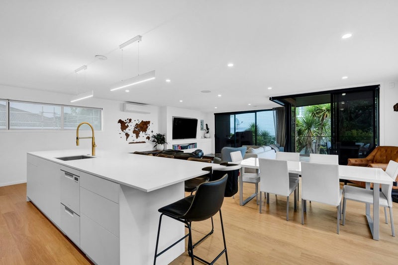 28A Waiwaka Terrace, Strandon, New Plymouth - Carousel 1