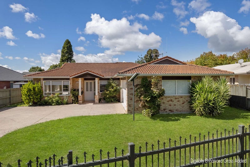 4 Worcester Drive, Rototuna North, Hamilton - Carousel 1