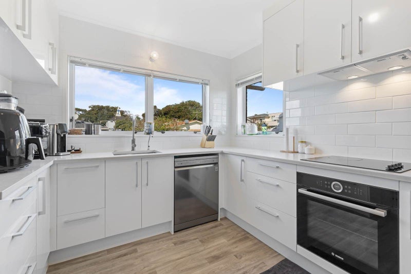 3/10 Shakespeare Road, Milford, Auckland - Carousel 1