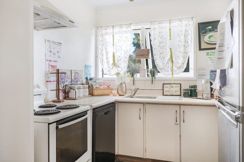 65 Resthill Crescent, Glenview, Hamilton - Carousel 2