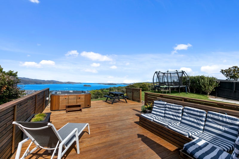 12 Wattle Grove, Maungaraki, Lower Hutt - Carousel 1