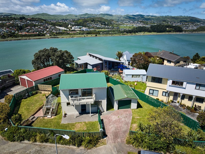 33 Clipper Street, Titahi Bay, Porirua - Carousel 1