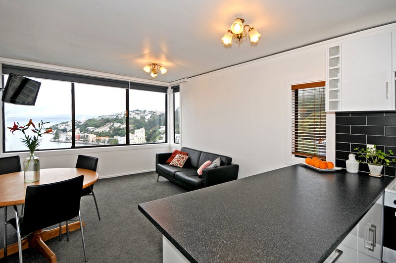 4/2 Oriental Terrace, Mount Victoria, Wellington - Carousel 1