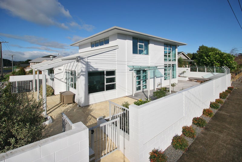 10 Oriental Street, Welbourn, New Plymouth - Carousel 1