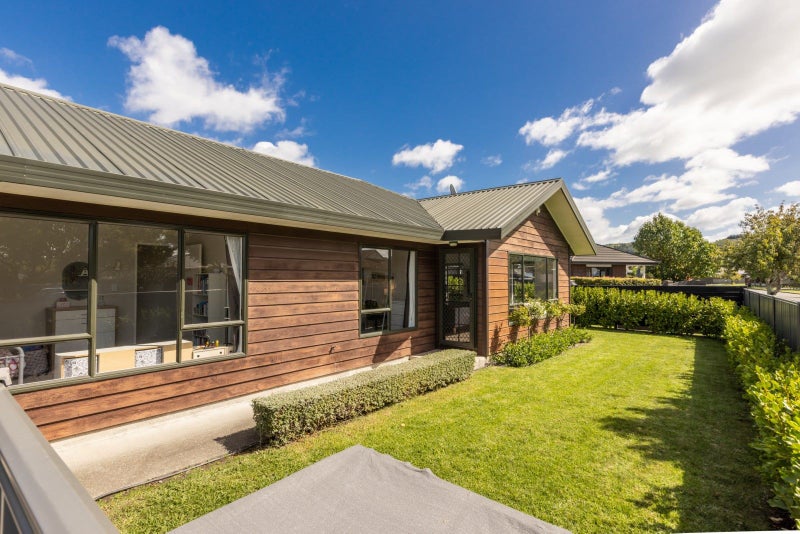 39 Whiting Crescent, Greenmeadows, Napier - Carousel 2