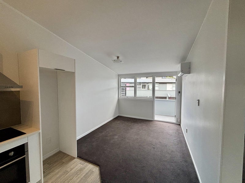6/11 Don Croot Street, Western Springs, Auckland - Carousel 2