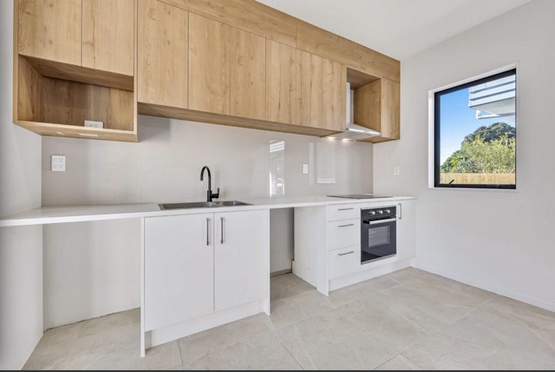 1B Clayton Avenue, Ōtara, Auckland - Carousel 1