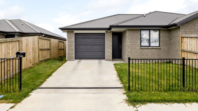 3/2 Masefield Drive, Enderley, Hamilton - Carousel 1