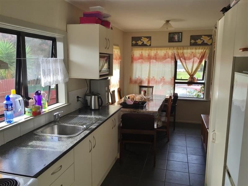 8 Leslie Place, Otara, Auckland - Carousel 2