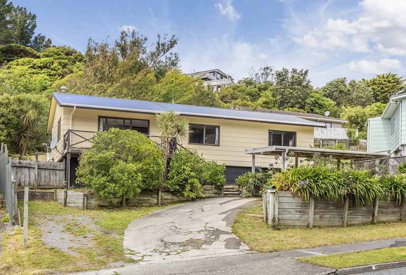 68 Omapere Street, Whitby, Porirua - Carousel 1