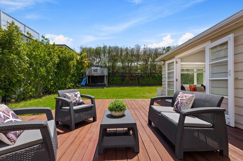 28 Hanlon Crescent, Narrow Neck, Auckland - Carousel 2
