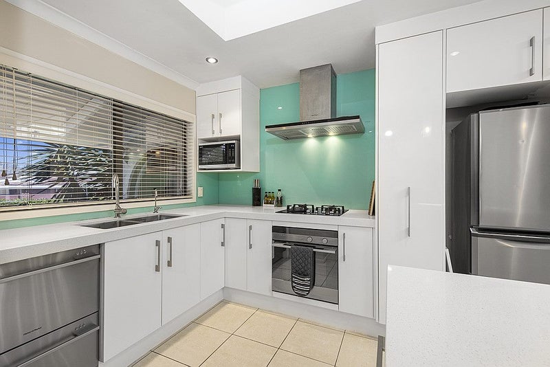 1/17 Balgowan Terrace, Conifer Grove, Takanini - Carousel 1