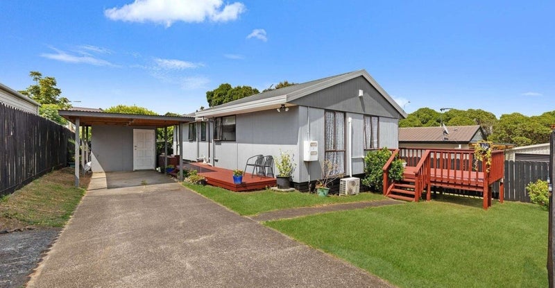 1/8 Kirklow Place, Goodwood Heights, Auckland - Carousel 1