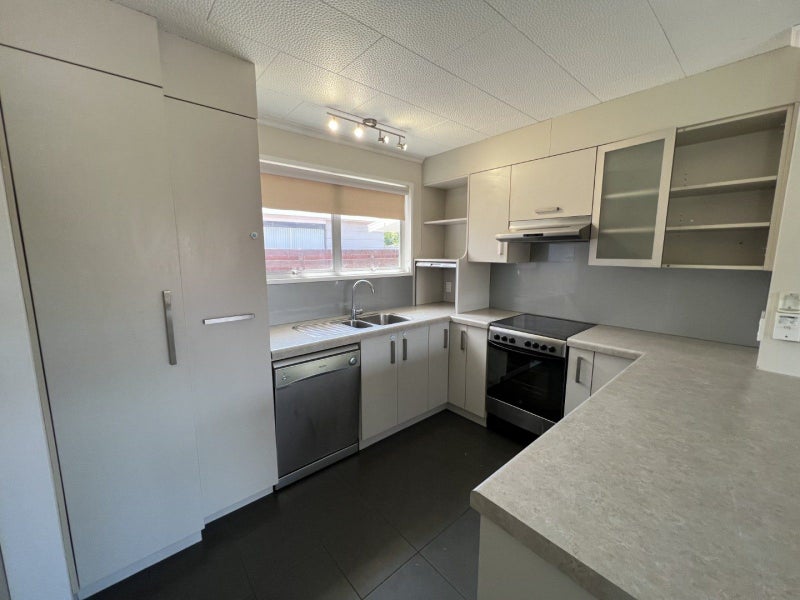 92 Long Melford Road, Awapuni, Palmerston North - Carousel 2