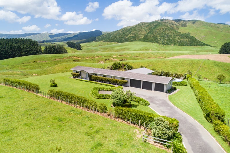 26 Highland View Drive, Tokomaru, Palmerston North - Carousel 1