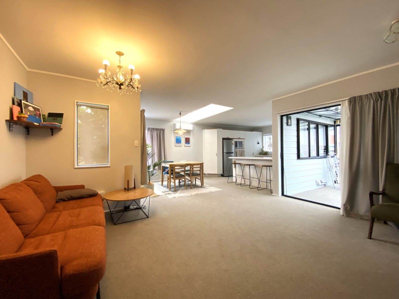 2/12 Shakespeare Road, Milford, Auckland - Carousel 2