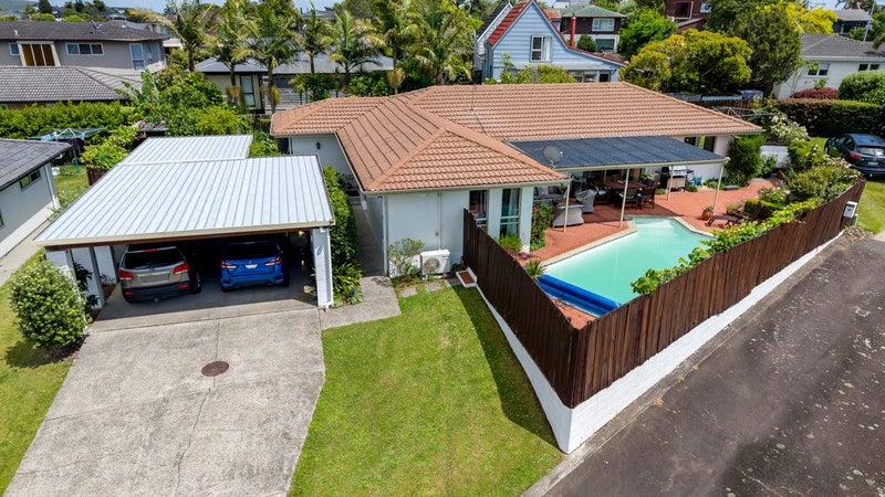 17 Jane Gifford Place, Half Moon Bay, Auckland - Carousel 1