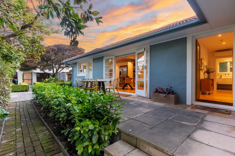 8 Burgess Street, Sumner, Christchurch - Carousel 1