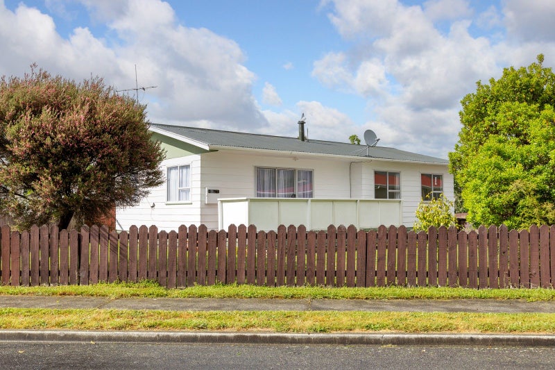 53 Montgomery Crescent, Lansdowne, Masterton - Carousel 1
