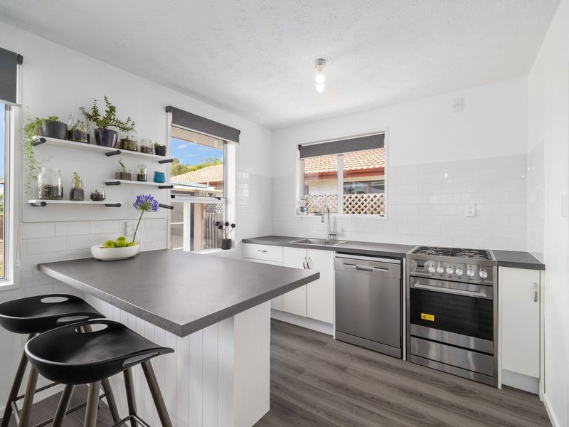 5 Sophora Place, Parklands, Christchurch - Carousel 2