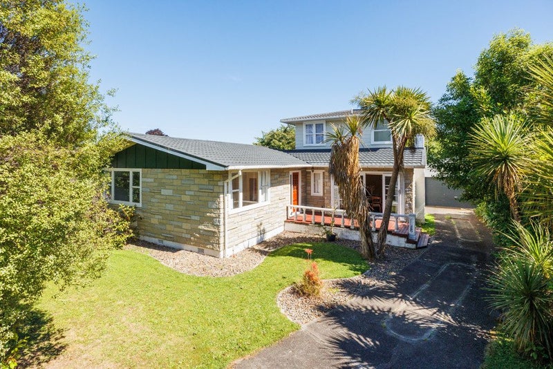 76 Ruamahanga Crescent, Terrace End, Palmerston North - Carousel 1